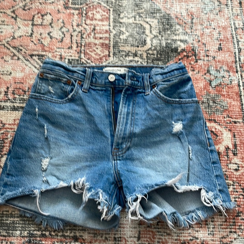 Abercrombie size 26. Curve Love. The 4” Mom Short. High Rise